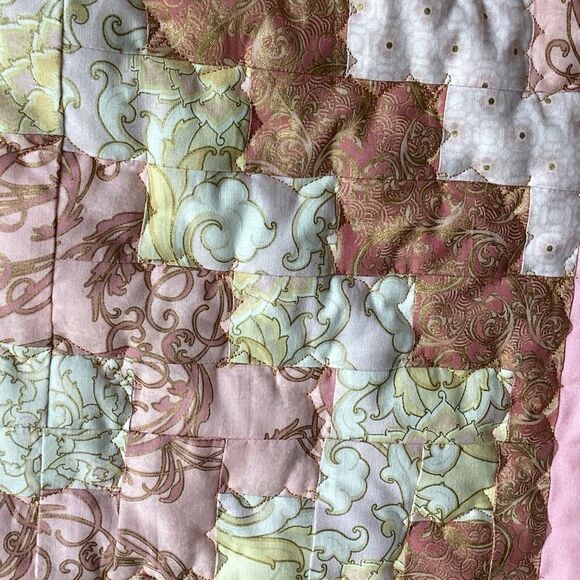 NWT. Hand Crafted Large Lap Quilt in Pinks - Picture 13 of 16